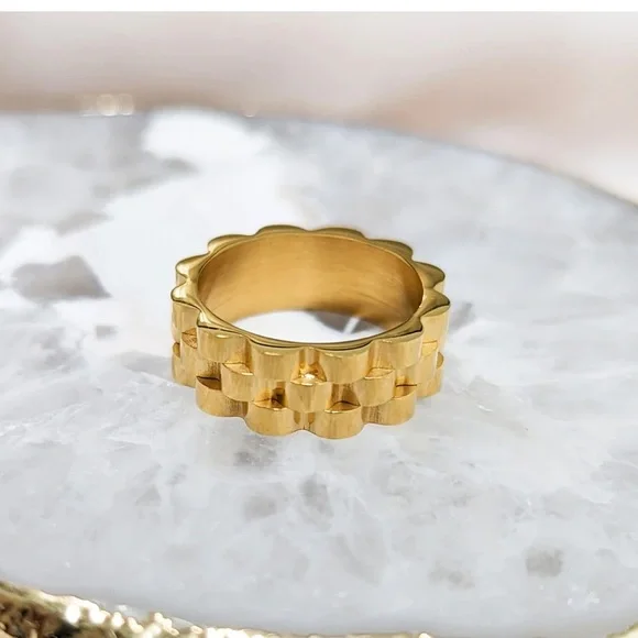 Linked band ring - Picture 3 of 7